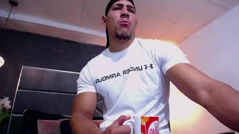 Snapshot of adam_fit19cm chatting on October 20, 1:49 pm adam_fit19cm online show from October 20, 1:49 pm