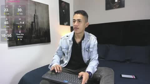 adam_walker_1 online show from April 7, 2:41 pm