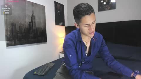 adam_walker_1 online show from April 25, 2:14 pm