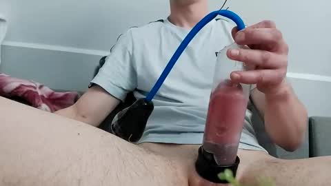 adamrr122 online show from April 11, 2:10 pm