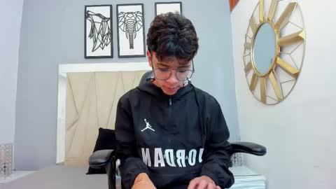 Adams Bobby online show from December 17, 11:39 am