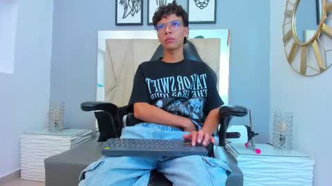 Adams Bobby online show from November 10, 11:57 am