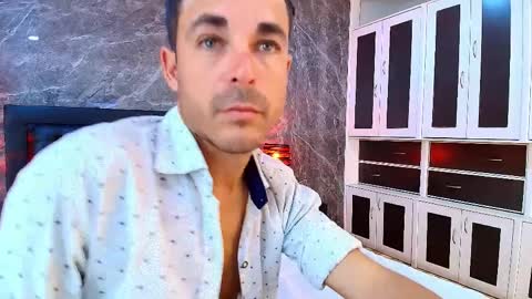 Im Adams Sanz online show from March 28, 7:59 pm