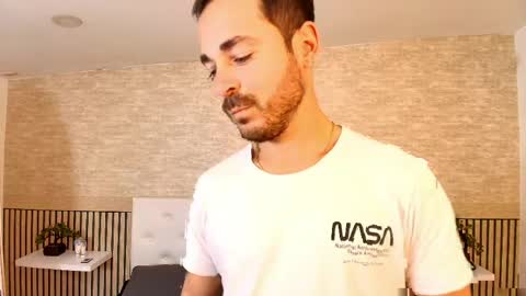 Im Adams Sanz online show from April 8, 9:40 pm