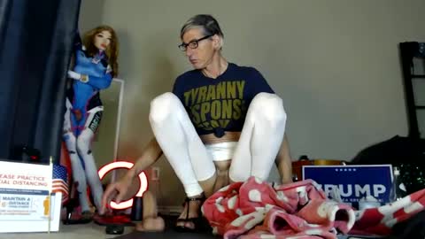 Snapshot of adamseve777 chatting on February 1, 7:15 am TaylorSexbot online show from February 1, 7:15 am