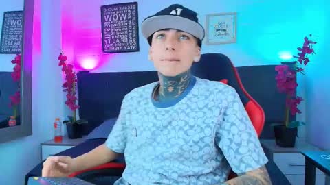 AdamsWalkerr  online show from February 21, 12:19 pm