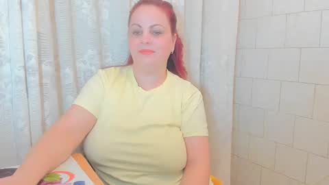 Snapshot of adelamilfsexy chatting on January 5, 6:45 pm izabellamilf online show from January 5, 6:45 pm