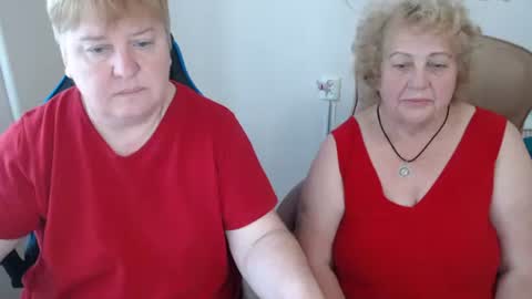 Snapshot of adelandsofia chatting on September 17, 7:34 am AdelAndSofia online show from September 17, 7:34 am