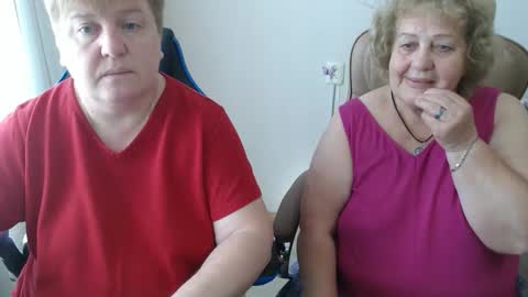 Snapshot of adelandsofia chatting on September 23, 7:35 am AdelAndSofia online show from September 23, 7:35 am