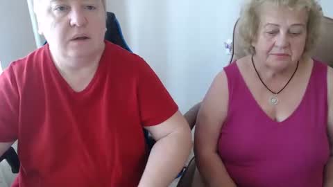 Snapshot of adelandsofia chatting on September 16, 7:33 am AdelAndSofia online show from September 16, 7:33 am