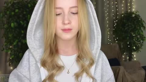 Snapshot of adele_armas chatting on February 17, 12:54 am Adele online show from February 17, 12:54 am