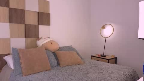 Andrea online show from February 7, 1:36 pm