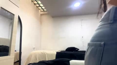 adellein foxx online show from October 3, 8:17 pm