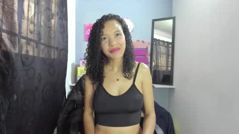 Snapshot of adeleth_blue chatting on October 7, 12:56 pm Adeleth online show from October 7, 12:56 pm