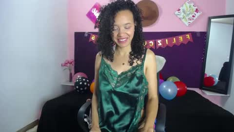 Snapshot of adeleth_blue chatting on October 16, 4:06 pm Adeleth online show from October 16, 4:06 pm