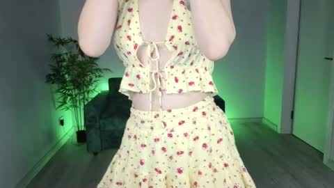 adelina__flower online show from April 1, 2:01 am