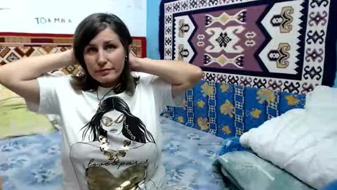 Snapshot of adelineblueeyes chatting on October 4, 11:30 am Larisa online show from October 4, 11:30 am