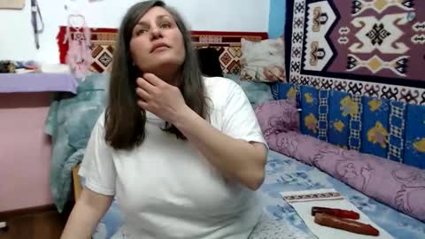 adelinemilf online show from April 28, 1:37 pm