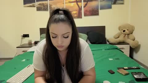 Adellineee online show from April 6, 9:27 pm