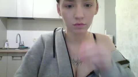 Snapshot of adelya_meow chatting on October 19, 9:30 pm adelya_meow online show from October 19, 9:30 pm