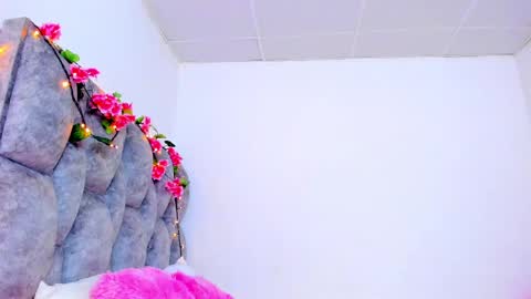   online show from February 18, 10:14 pm