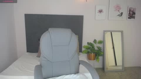 Snapshot of adhara_cortez chatting on October 1, 7:46 pm Adhara Cortez online show from October 1, 7:46 pm