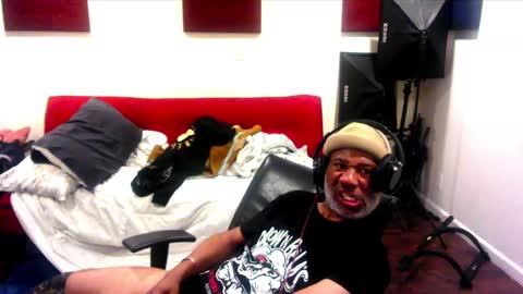 Snapshot of adick_ting chatting on January 7, 10:44 am adick_ting online show from January 7, 10:44 am