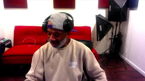 Snapshot of adick_ting chatting on December 7, 7:21 am adick_ting online show from December 7, 7:21 am