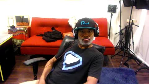 Snapshot of adick_ting chatting on October 16, 4:06 pm adick_ting online show from October 16, 4:06 pm