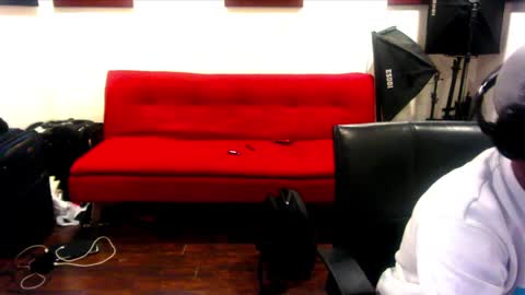 Snapshot of adick_ting chatting on December 1, 4:53 pm adick_ting online show from December 1, 4:53 pm