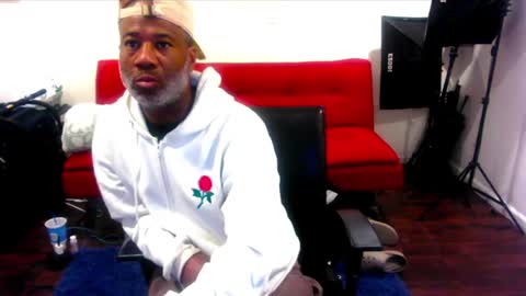 Snapshot of adick_ting chatting on February 22, 1:46 pm adick_ting online show from February 22, 1:46 pm