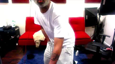Snapshot of adick_ting chatting on February 7, 9:15 pm adick_ting online show from February 7, 9:15 pm