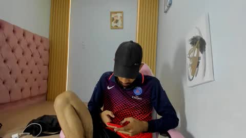 Snapshot of adri_sexboy229 chatting on September 16, 12:40 pm adri_sexboy229 online show from September 16, 12:40 pm