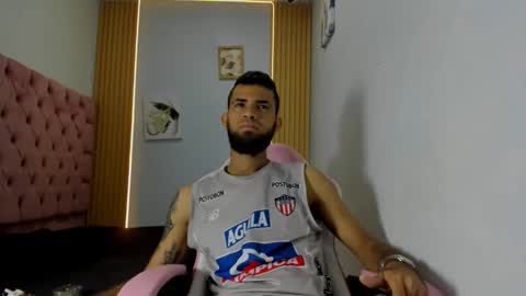 Snapshot of adri_sexboy229 chatting on October 7, 7:37 am adri_sexboy229 online show from October 7, 7:37 am