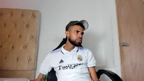 Snapshot of adri_sexboy229 chatting on September 12, 12:29 pm adri_sexboy229 online show from September 12, 12:29 pm