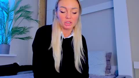 Snapshot of adriana_coy_ chatting on February 21, 11:44 am Adriana online show from February 21, 11:44 am