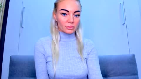 Snapshot of adriana_coy_ chatting on October 5, 11:07 am Adriana online show from October 5, 11:07 am