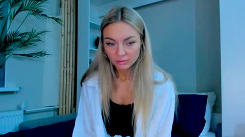 Snapshot of adriana_coy_ chatting on February 1, 2:13 pm Adriana online show from February 1, 2:13 pm