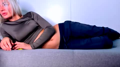 Snapshot of adriana_coy_ chatting on September 19, 6:06 am Adriana online show from September 19, 6:06 am