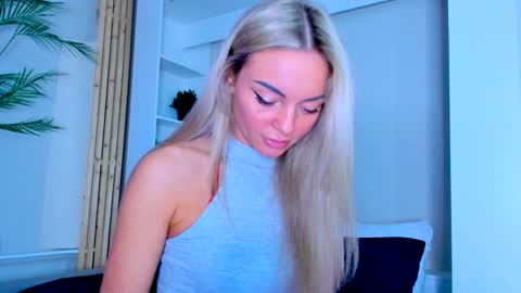 Snapshot of adriana_coy_ chatting on February 1, 6:32 am Adriana online show from February 1, 6:32 am