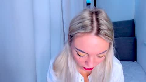 Snapshot of adriana_coy_ chatting on February 9, 8:10 am Adriana online show from February 9, 8:10 am