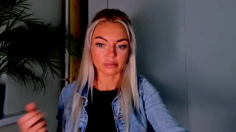 Snapshot of adriana_coy_ chatting on September 15, 8:54 pm Adriana online show from September 15, 8:54 pm