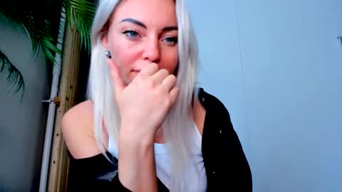 Snapshot of adriana_coy_ chatting on September 12, 1:13 pm Adriana online show from September 12, 1:13 pm