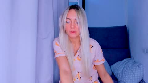 Snapshot of adriana_coy_ chatting on February 26, 6:08 am Adriana online show from February 26, 6:08 am