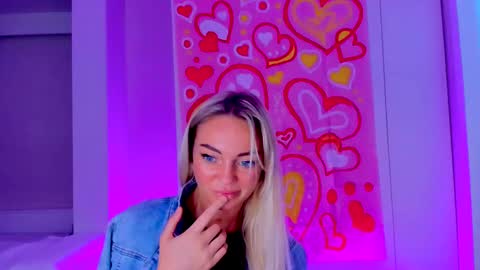 Snapshot of adriana_coy_ chatting on February 13, 9:06 pm Adriana online show from February 13, 9:06 pm