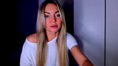 Snapshot of adriana_coy_ chatting on January 6, 6:31 pm Adriana online show from January 6, 6:31 pm