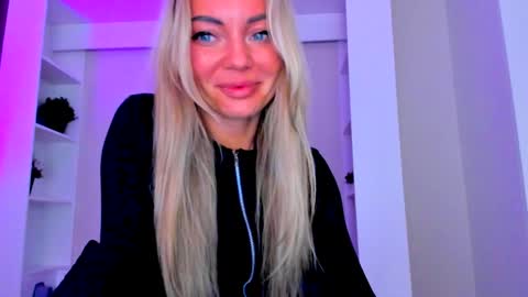 Snapshot of adriana_coy_ chatting on February 1, 6:08 pm Adriana online show from February 1, 6:08 pm