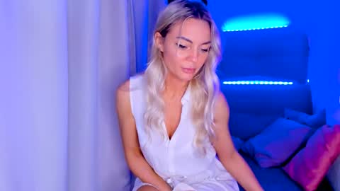 Snapshot of adriana_coy_ chatting on February 27, 2:10 pm Adriana online show from February 27, 2:10 pm