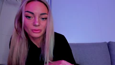 Snapshot of adriana_coy_ chatting on January 26, 6:27 pm Adriana online show from January 26, 6:27 pm