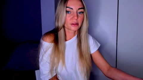 Snapshot of adriana_coy_ chatting on January 6, 3:29 pm Adriana online show from January 6, 3:29 pm